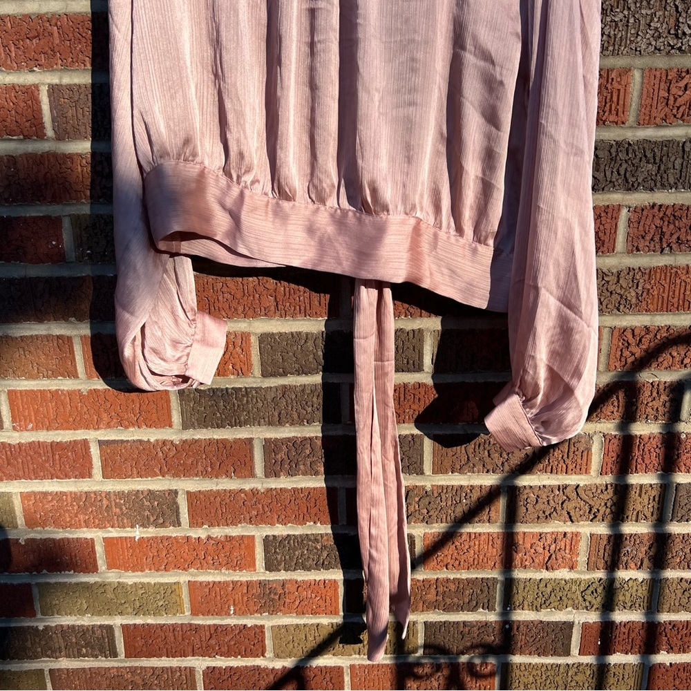 H&M Dusty Pink Silk Like Open Back Tied Long Sleeve Cropped Blouse - Picture 2 of 6